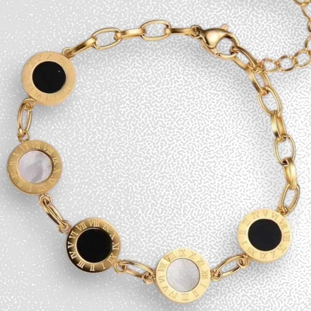 bracelet acier inoxydable plaqué or 18kdoré chiffres romains
