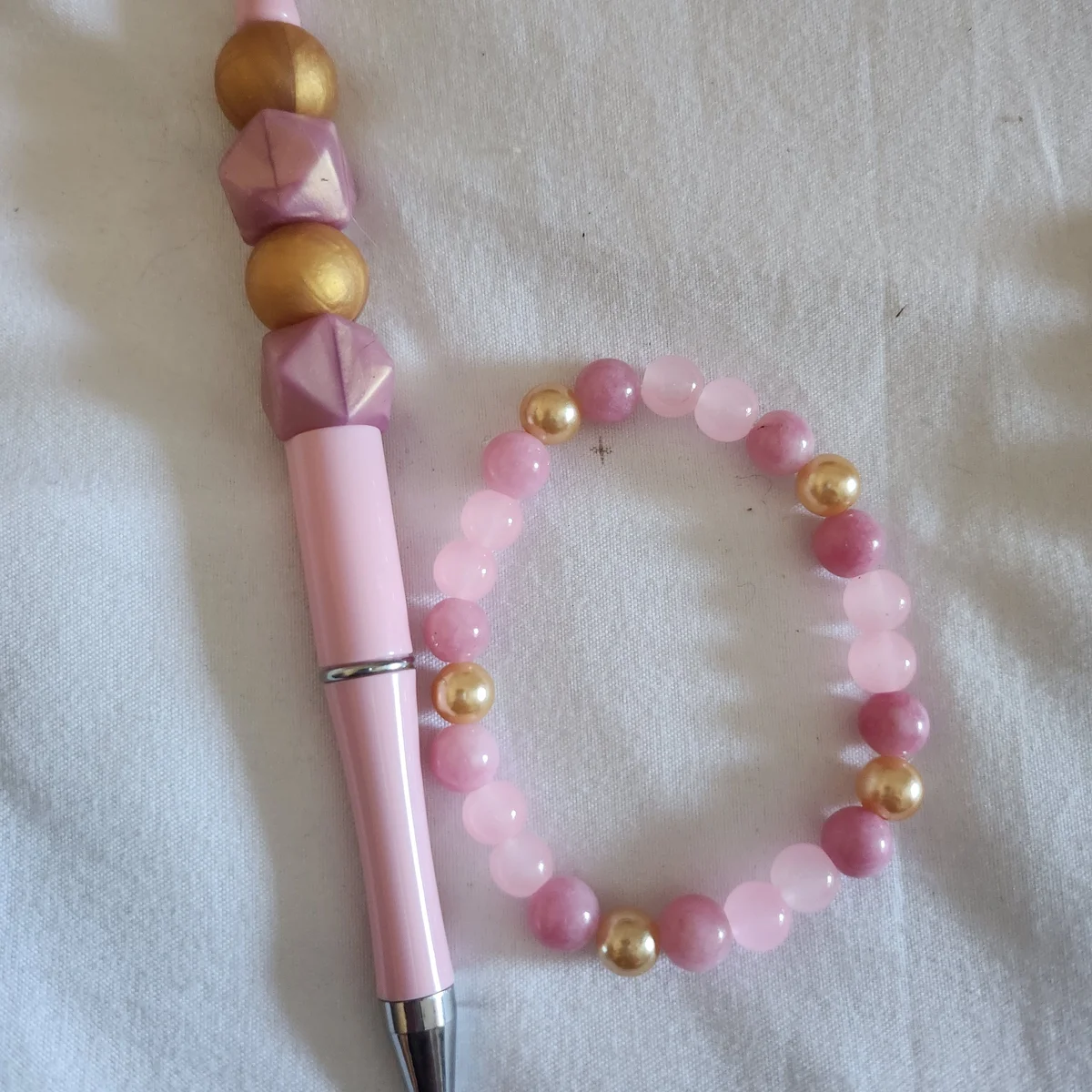 Ensemble bracelet & stylo faits main en perles - Velours rosée