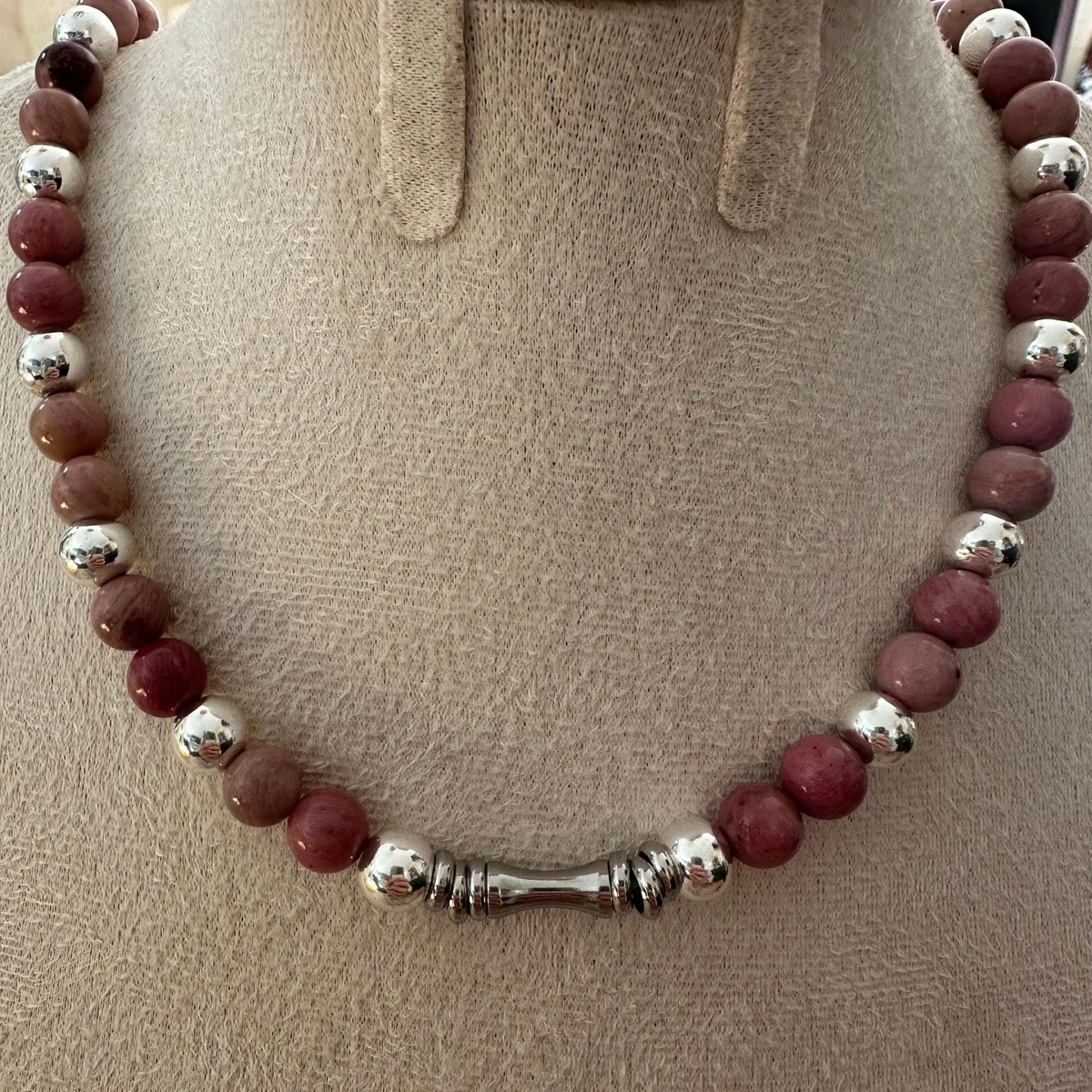 collier en rhodonite et hamatite argenté