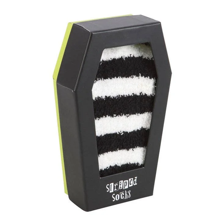 Chaussettes rayées dans un coffret cadeau en forme de cercueil