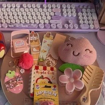 Ensemble de 10 Articles Kawaii aux couleurs pastels, parmi papeterie, mode et beauté, accessoires, loisirs