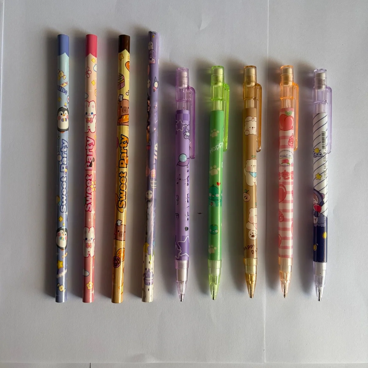 Ensemble de 10 Articles Kawaii aux couleurs pastels, parmi papeterie, mode et beauté, accessoires, loisirs