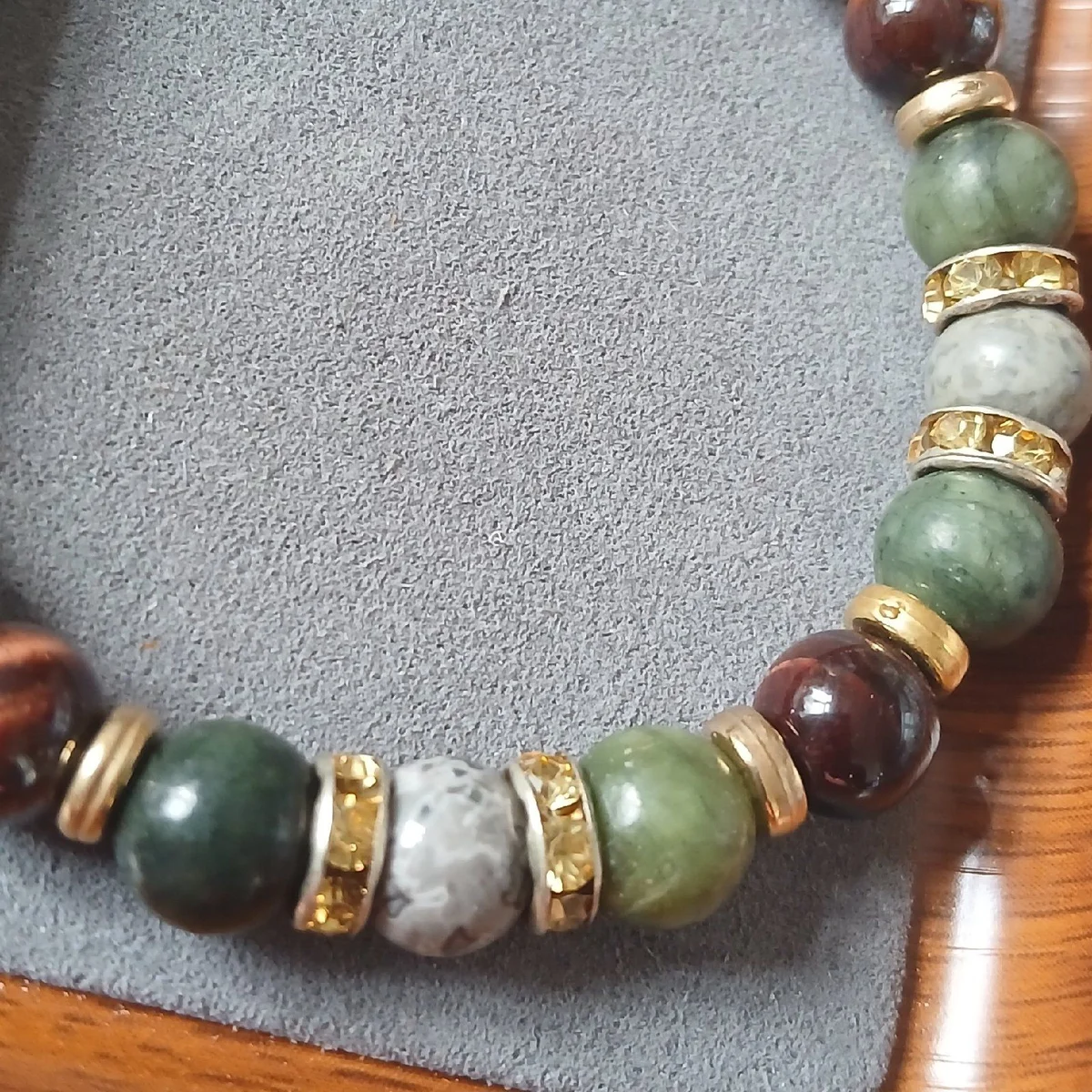 Bracelet œil de tigre rouge, jaspe grise et verte - équilibre et protection - fait main